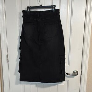 Wild Fable Black Knee-Length Pencil Skirt Size L
EUC